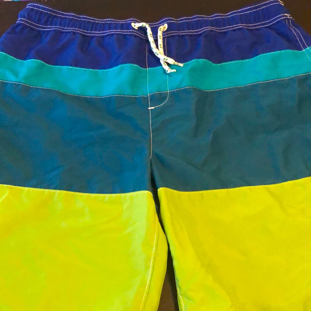 Mens swim trunks with mesh liner